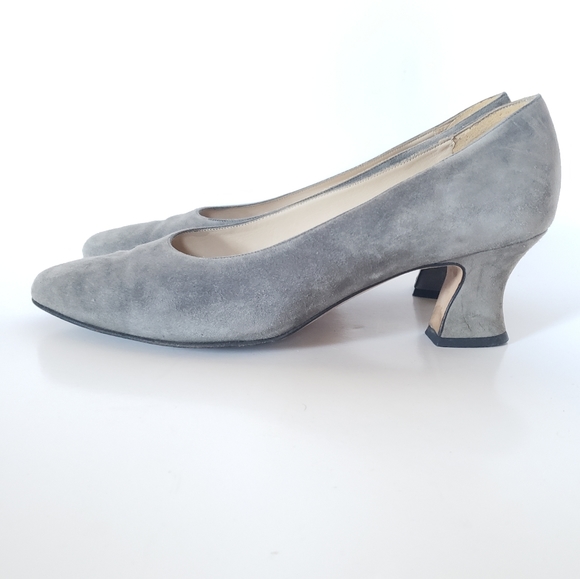 Classiques Entier Grey Suede Shoes 2.25" Heel Size 9.5